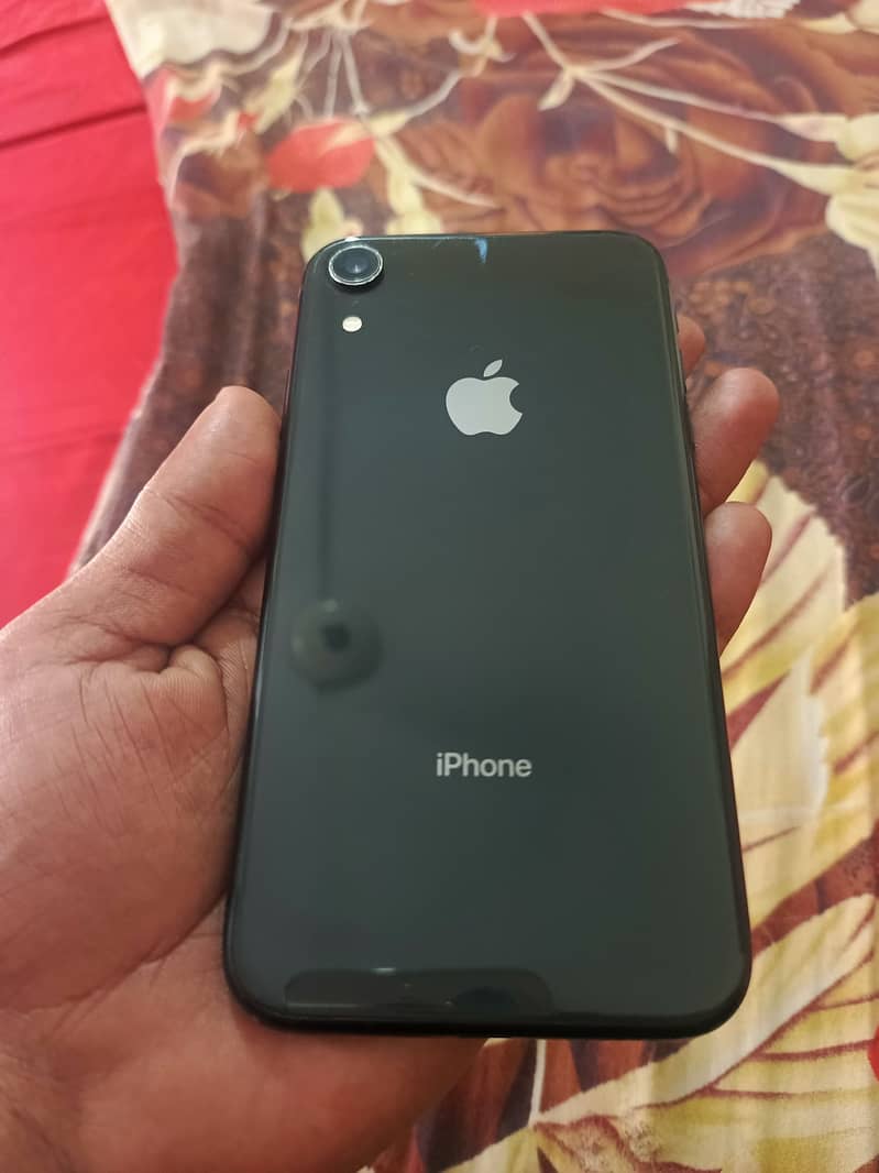 iPhone XR 1