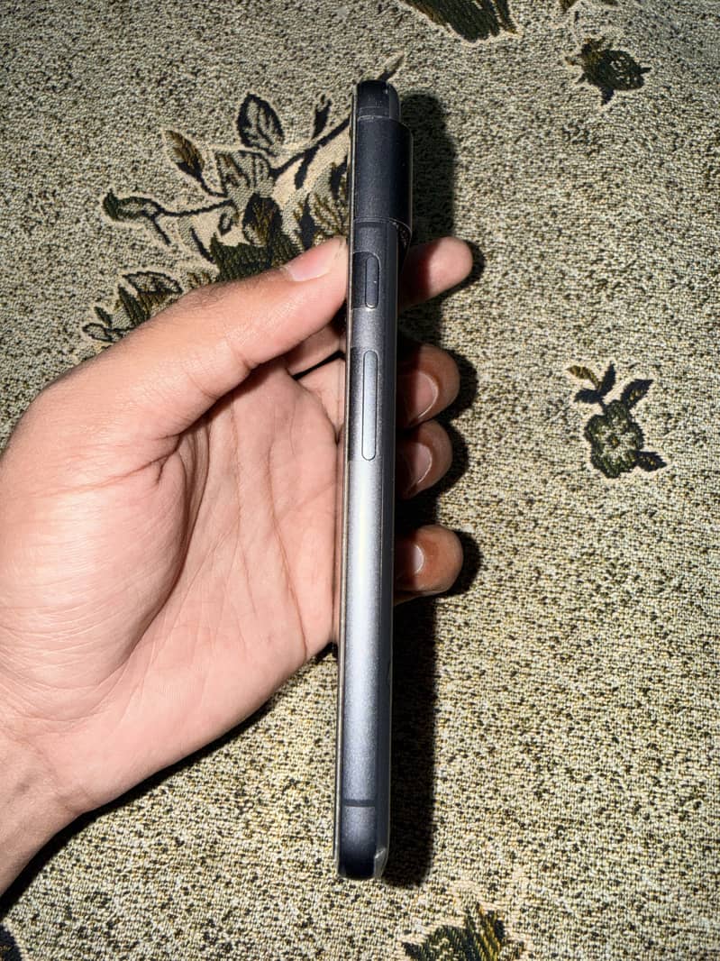 Google Pixel 8 4