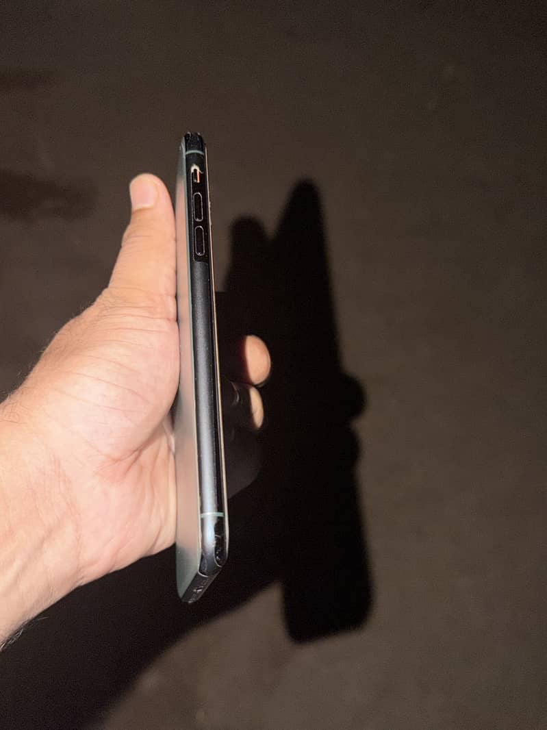 Apple iPhone 11 Pro Max 2