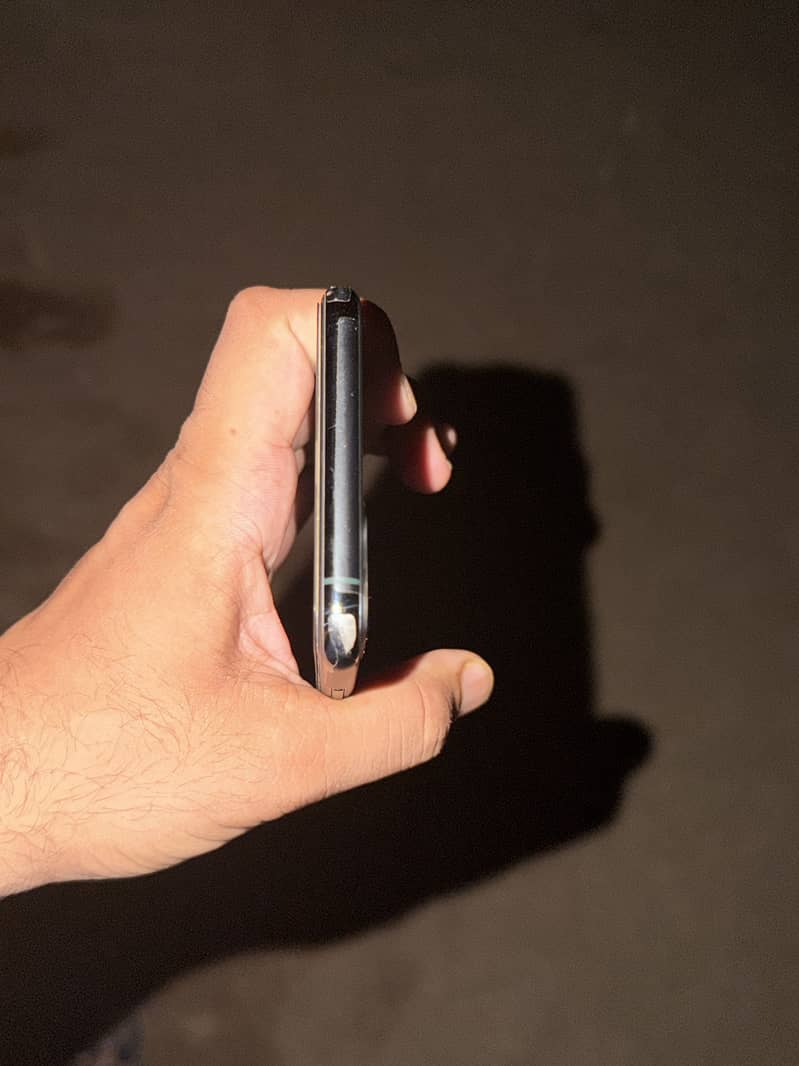 Apple iPhone 11 Pro Max 4