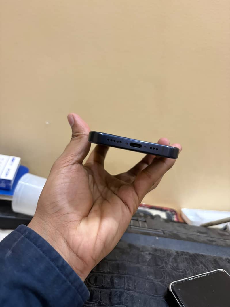 Apple iPhone 15 Pro 0