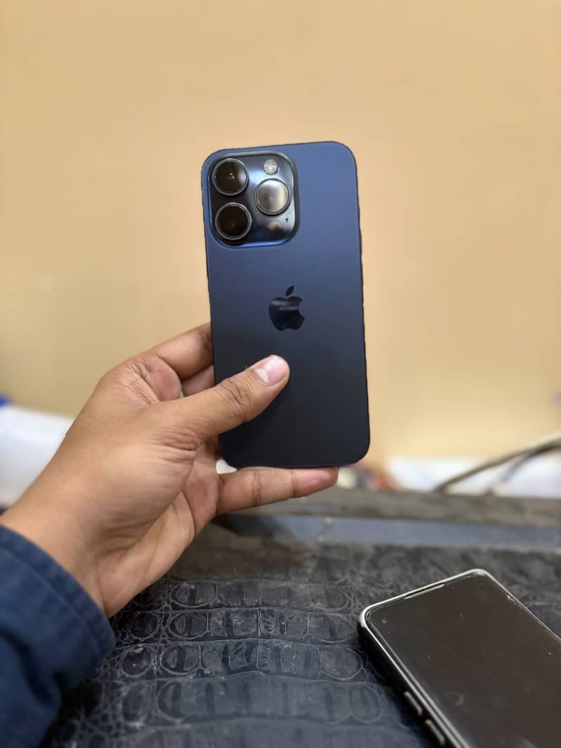 Apple iPhone 15 Pro 6