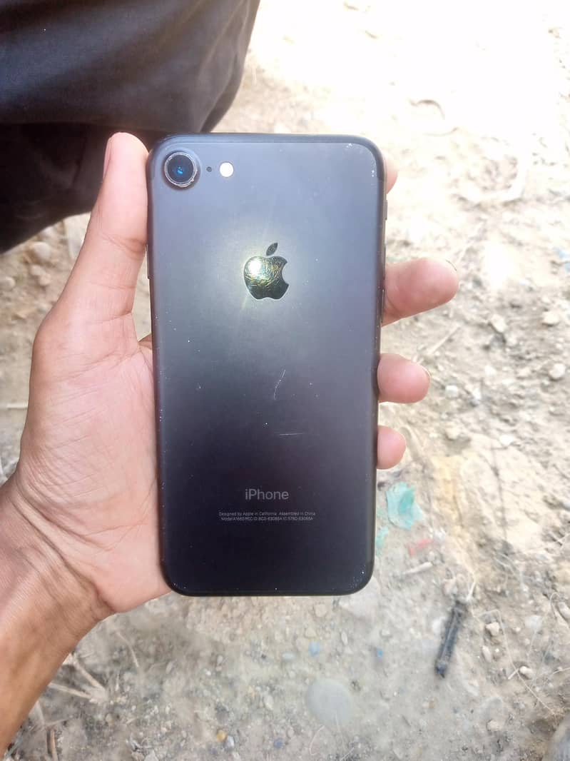 Apple iPhone 7 0