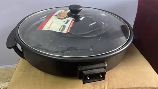 Westpoint Electric Pizza Maker with Glass Lid - large size