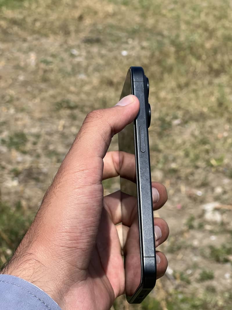 Apple iPhone 15 Pro 2
