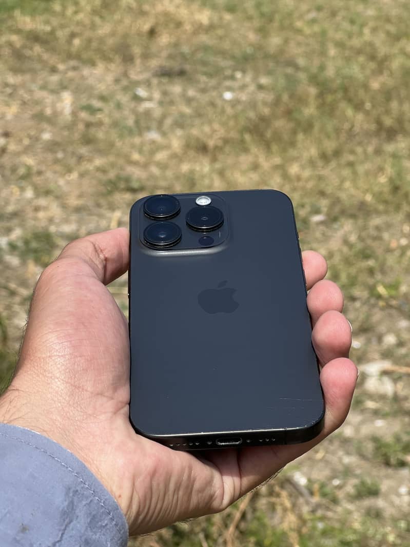 Apple iPhone 15 Pro 3