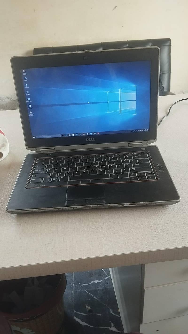 del latitude E6440 1