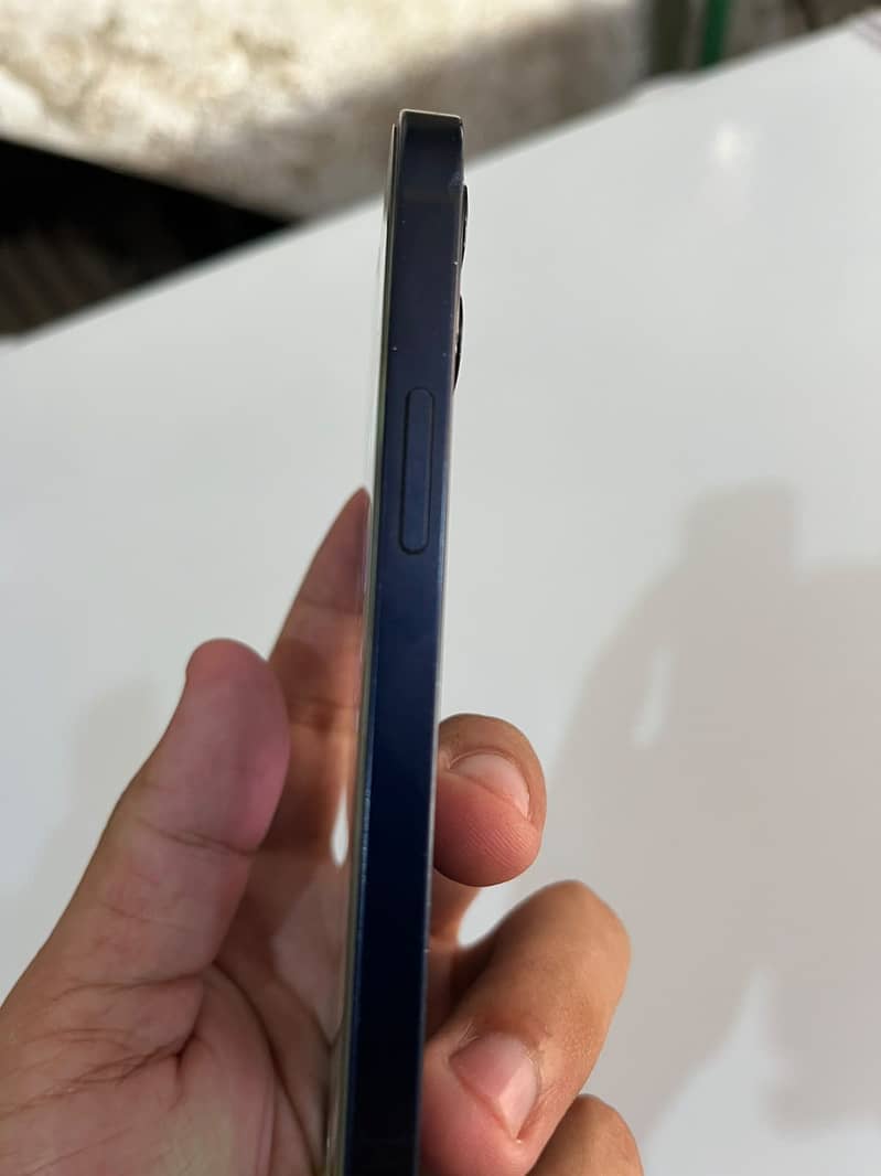Apple iPhone 12 4