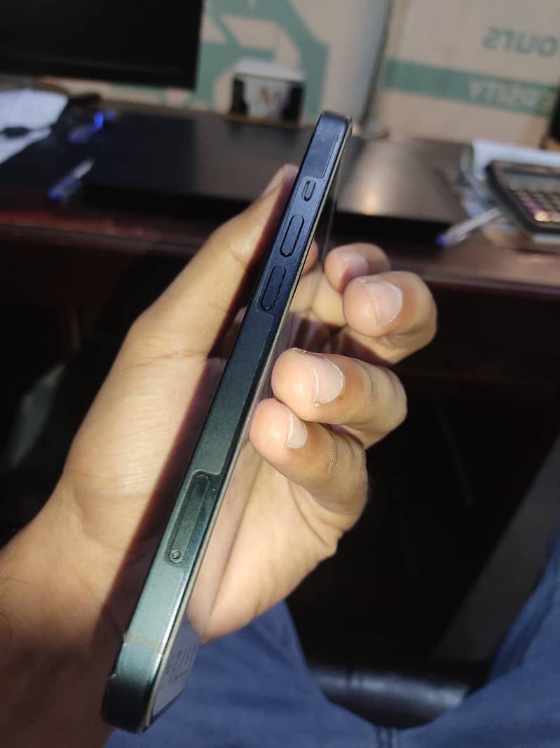 Apple iPhone 13 4