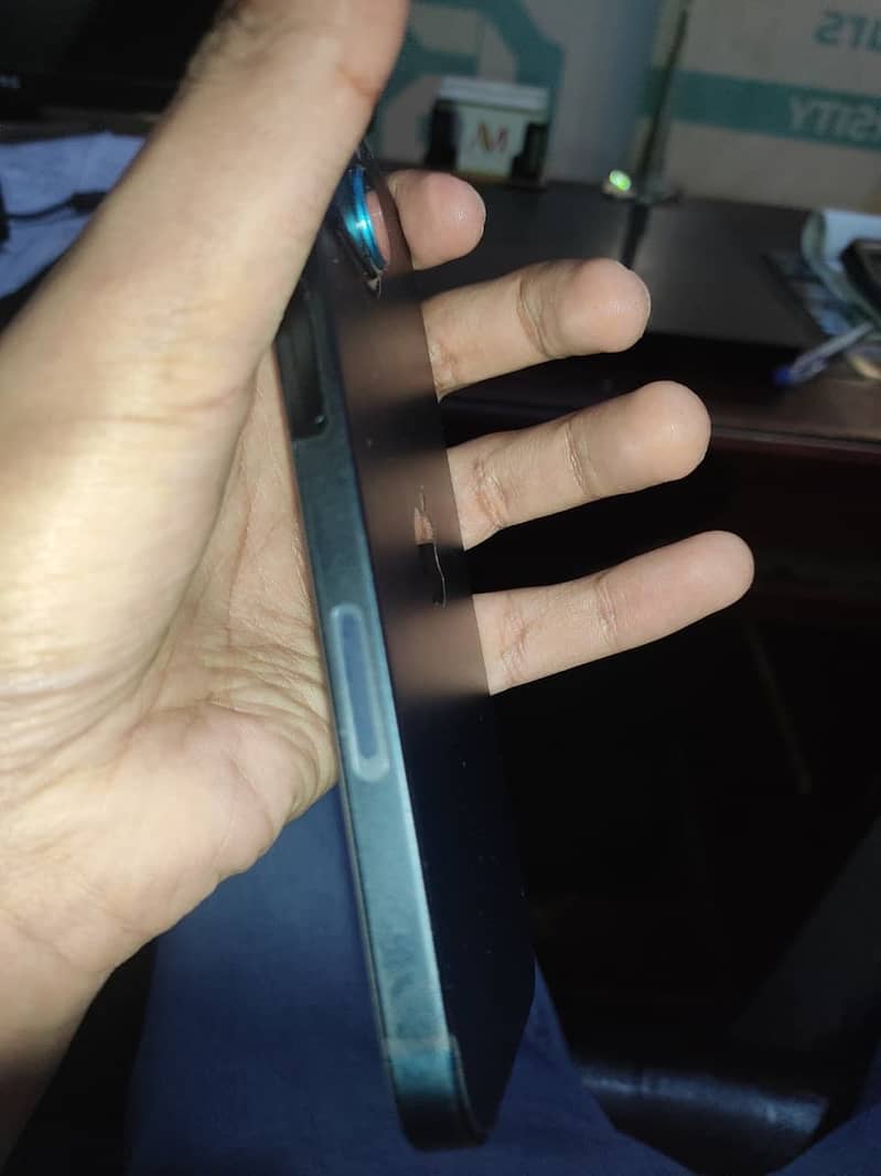 Apple iPhone 13 5