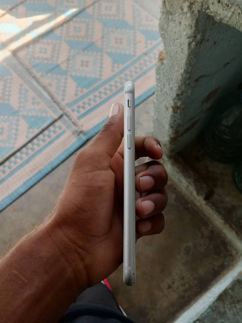 Apple iPhone 8 1