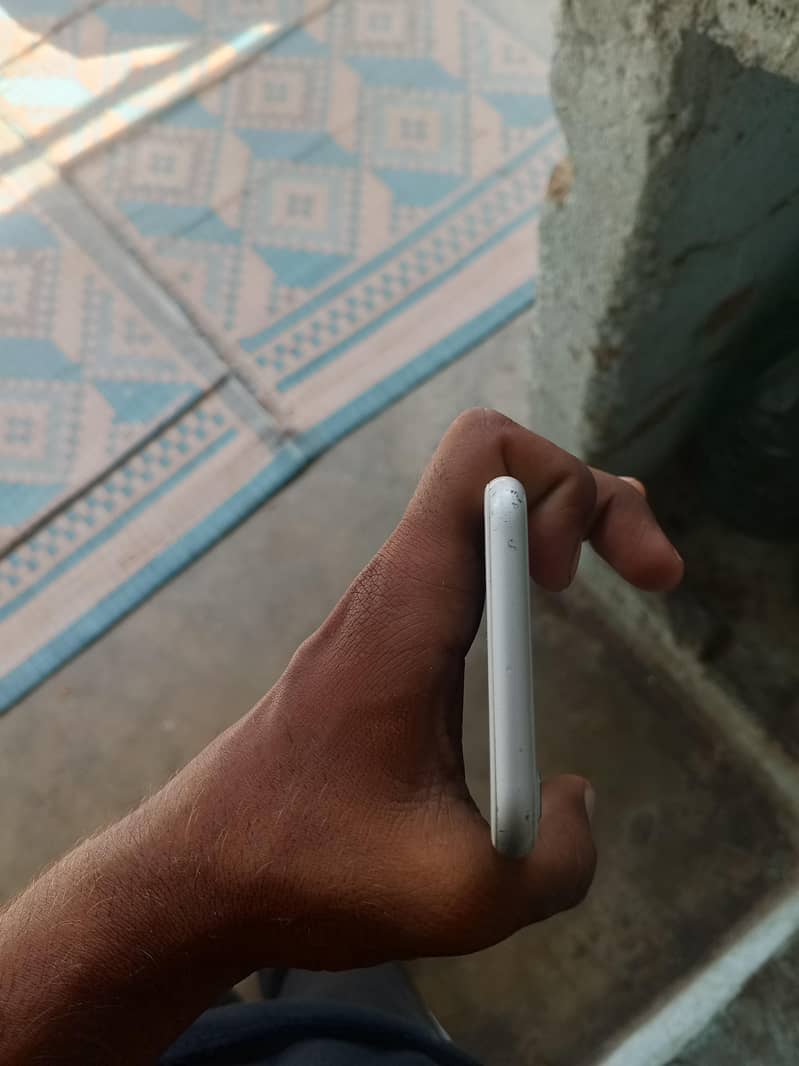Apple iPhone 8 4