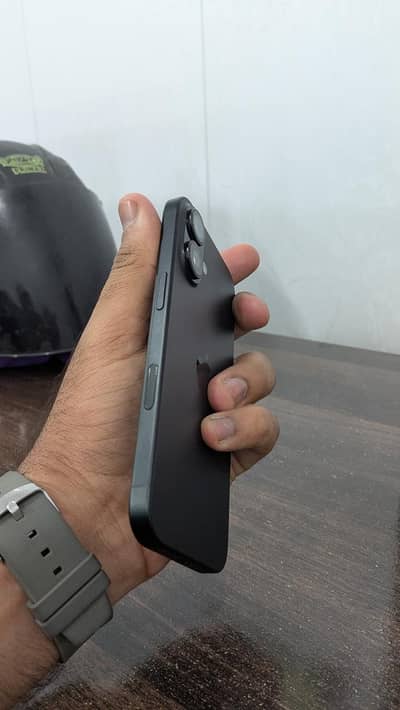 Apple iPhone 16