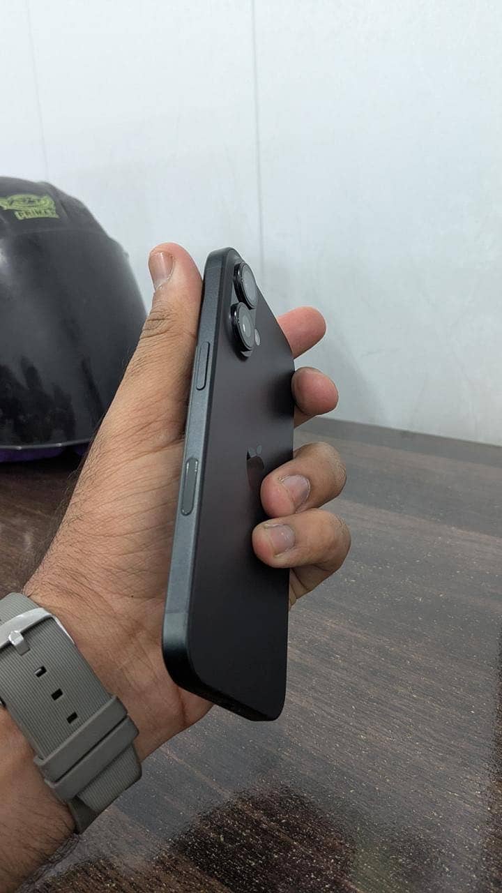 Apple iPhone 16 0