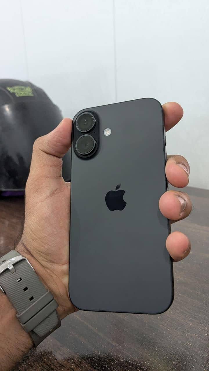 Apple iPhone 16 2