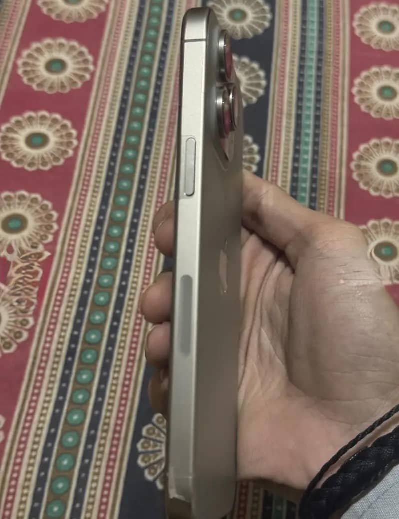 Apple iPhone 15 Pro Max 3