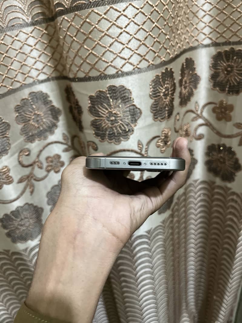 Apple iPhone 15 Pro 6
