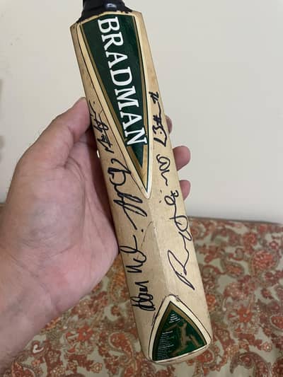 Cricketer signed bat collectable item vintage