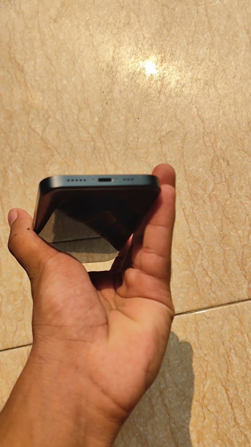 Apple iPhone 13 5