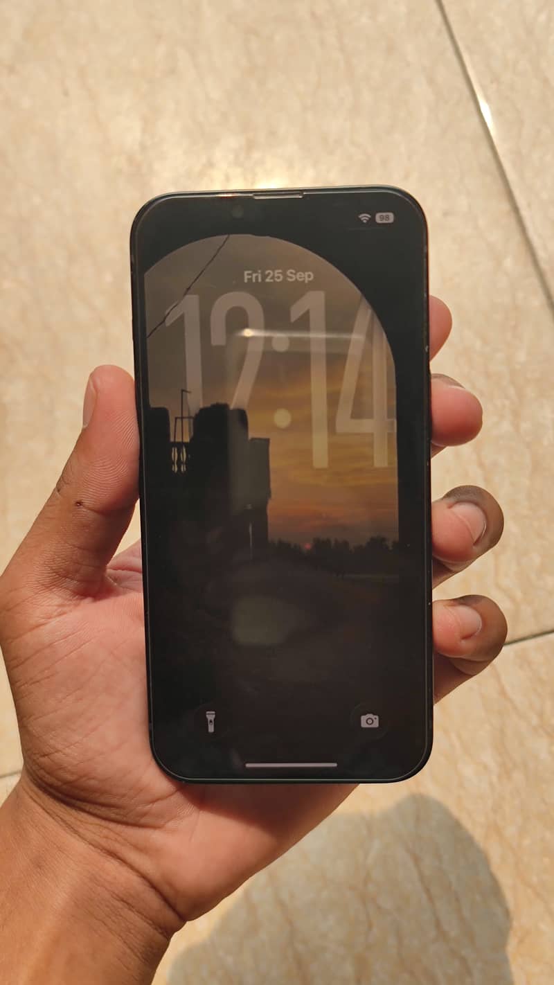 Apple iPhone 13 8