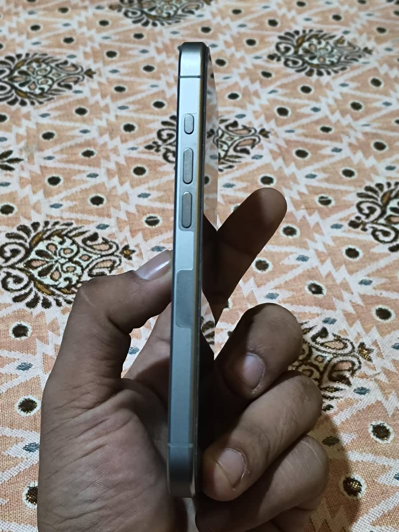 Apple iPhone 15 Pro 1