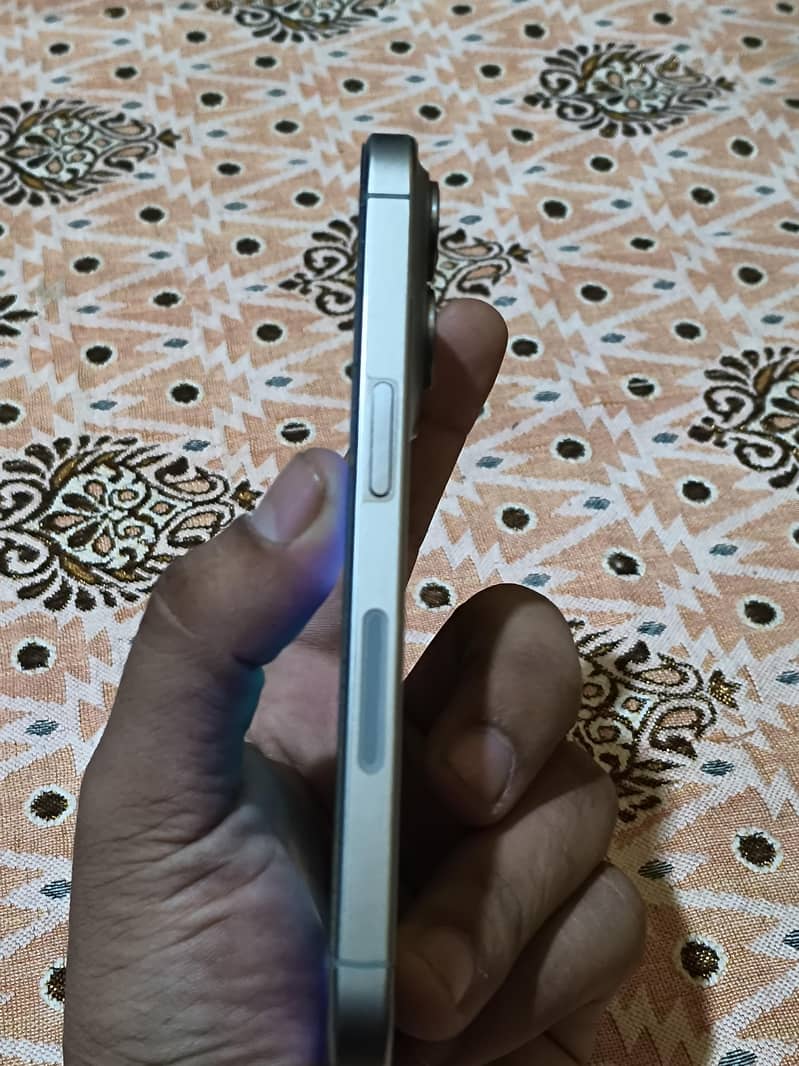 Apple iPhone 15 Pro 3