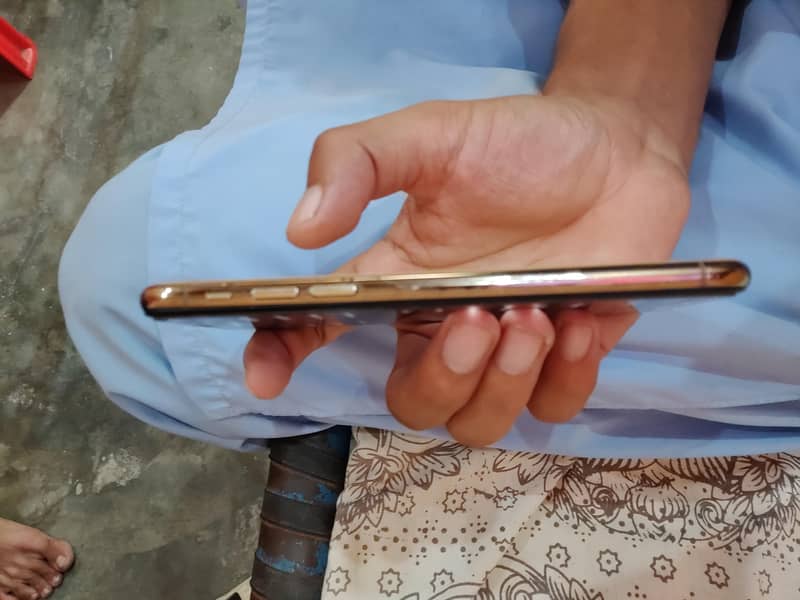 Apple iPhone XS 3
