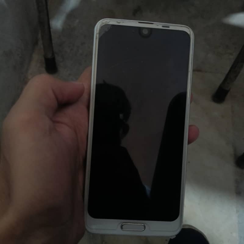 Sharp Aquos R2 2