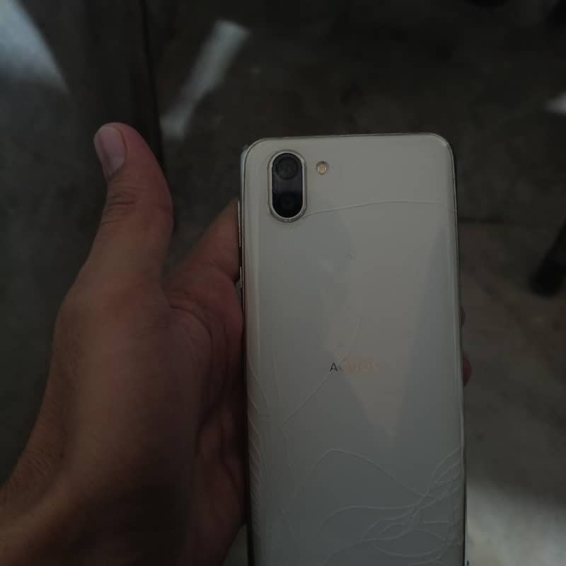 Sharp Aquos R2 3