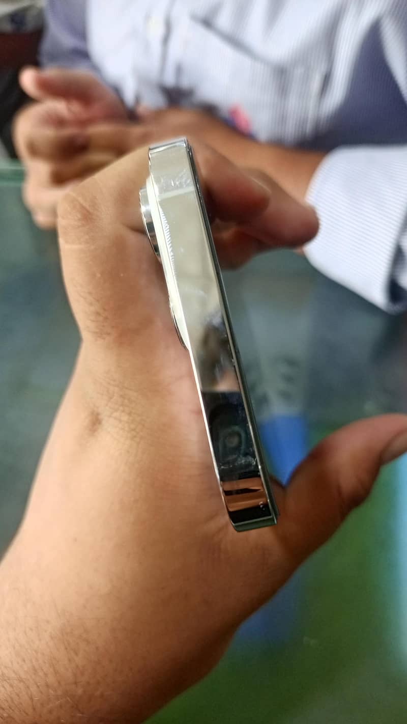 Apple iPhone 14 Pro Max 0