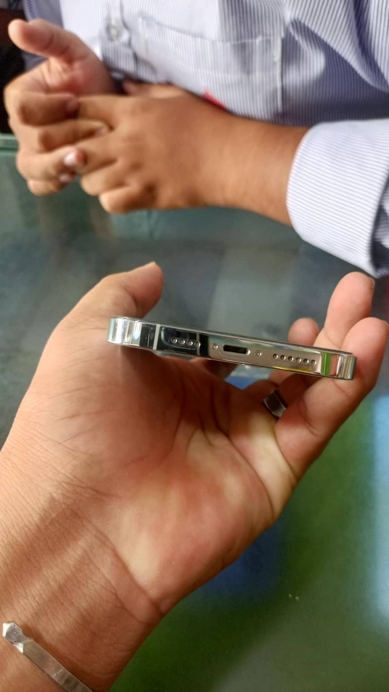 Apple iPhone 14 Pro Max 1