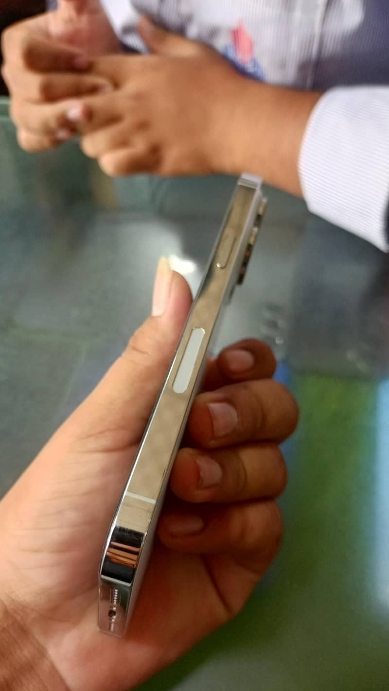 Apple iPhone 14 Pro Max 2