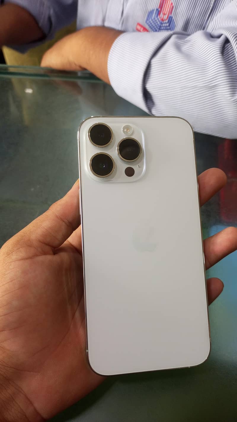 Apple iPhone 14 Pro Max 3