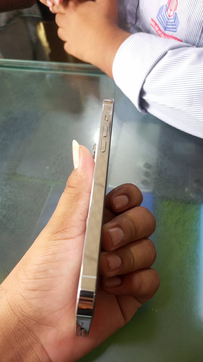 Apple iPhone 14 Pro Max 4