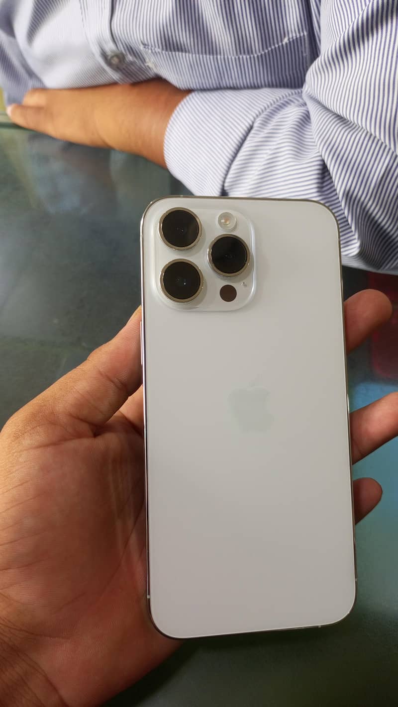 Apple iPhone 14 Pro Max 6