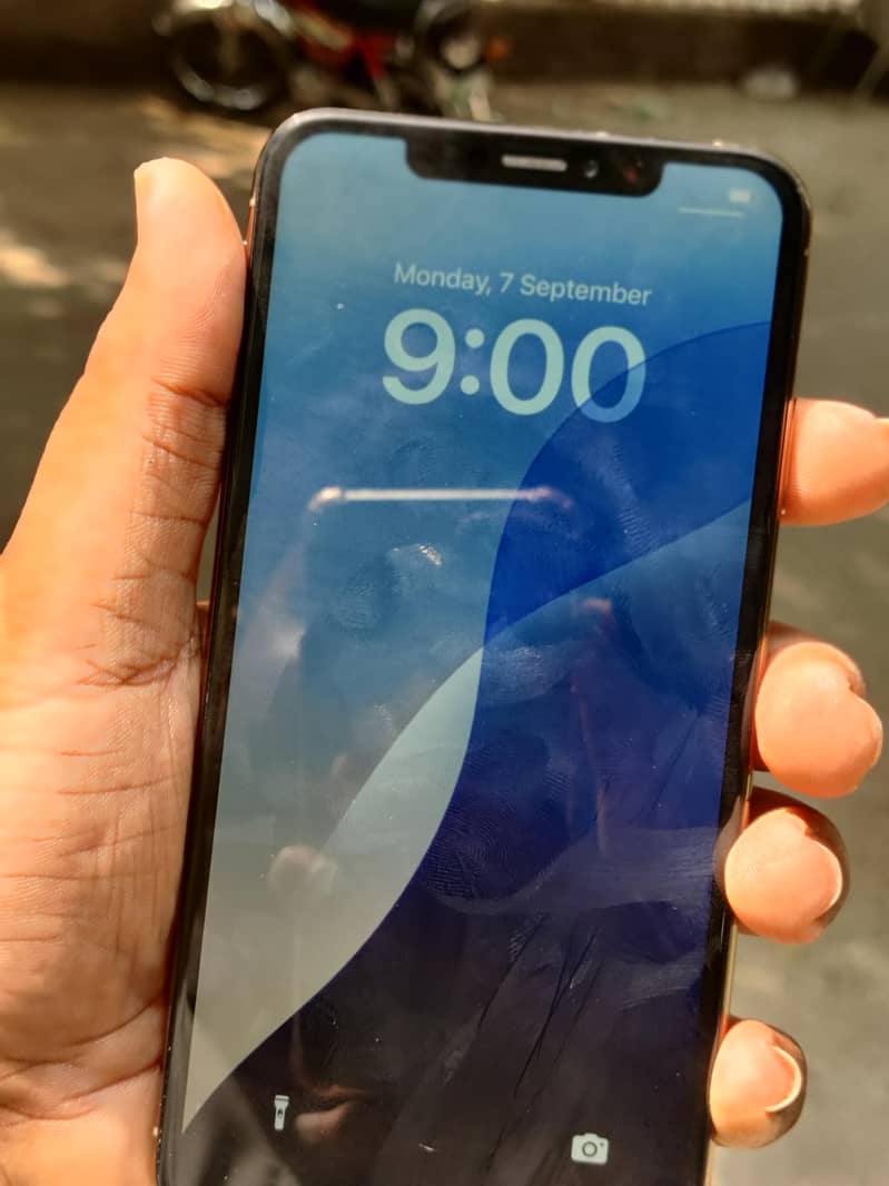 Apple iPhone XS Max 1