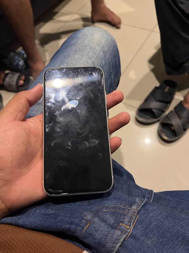 Apple iPhone 11 3
