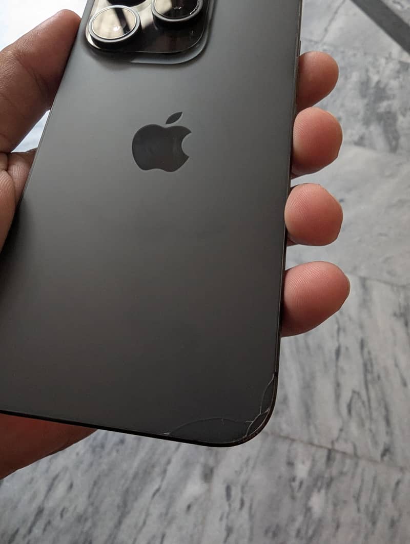 Apple iPhone 15 Pro 2