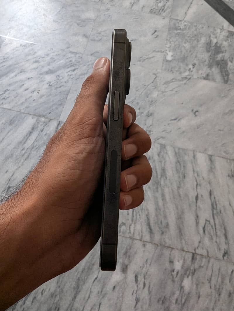 Apple iPhone 15 Pro 3