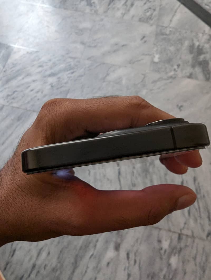 Apple iPhone 15 Pro 4