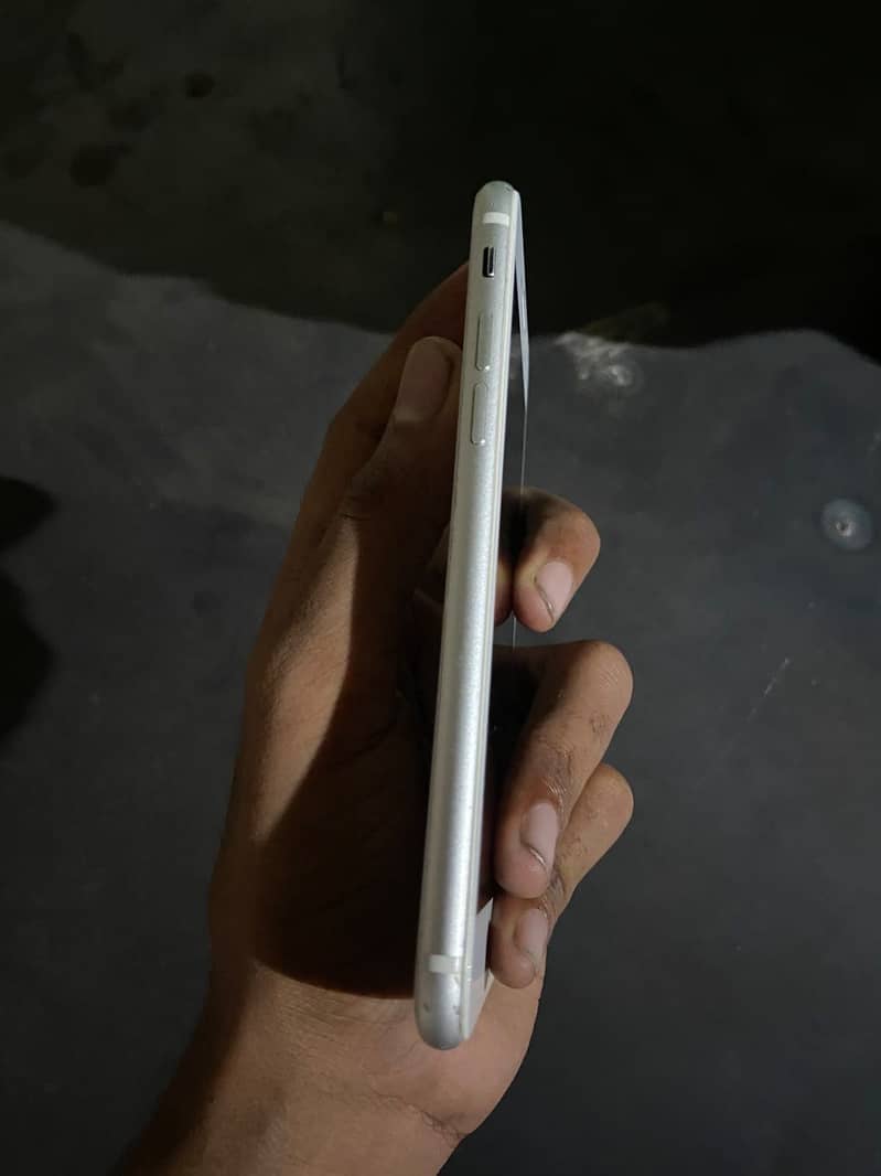 Apple iPhone 8 1