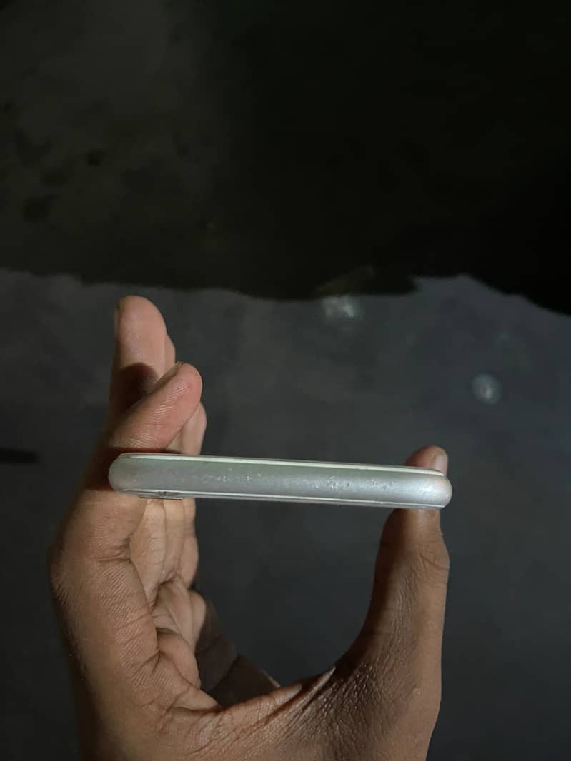 Apple iPhone 8 4