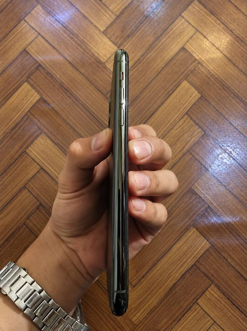 Apple iPhone 11 Pro Max 2