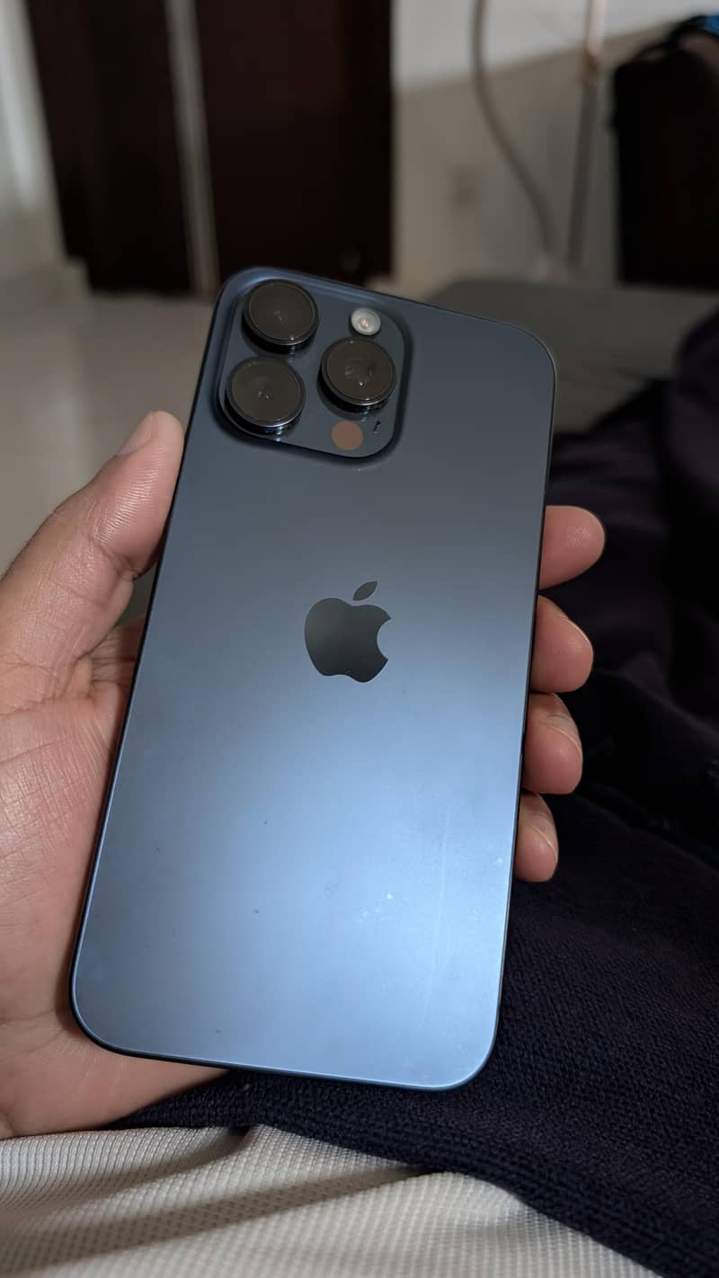 Apple iPhone 15 Pro Max 0