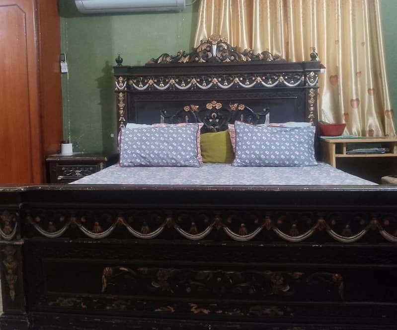 king size bed 0