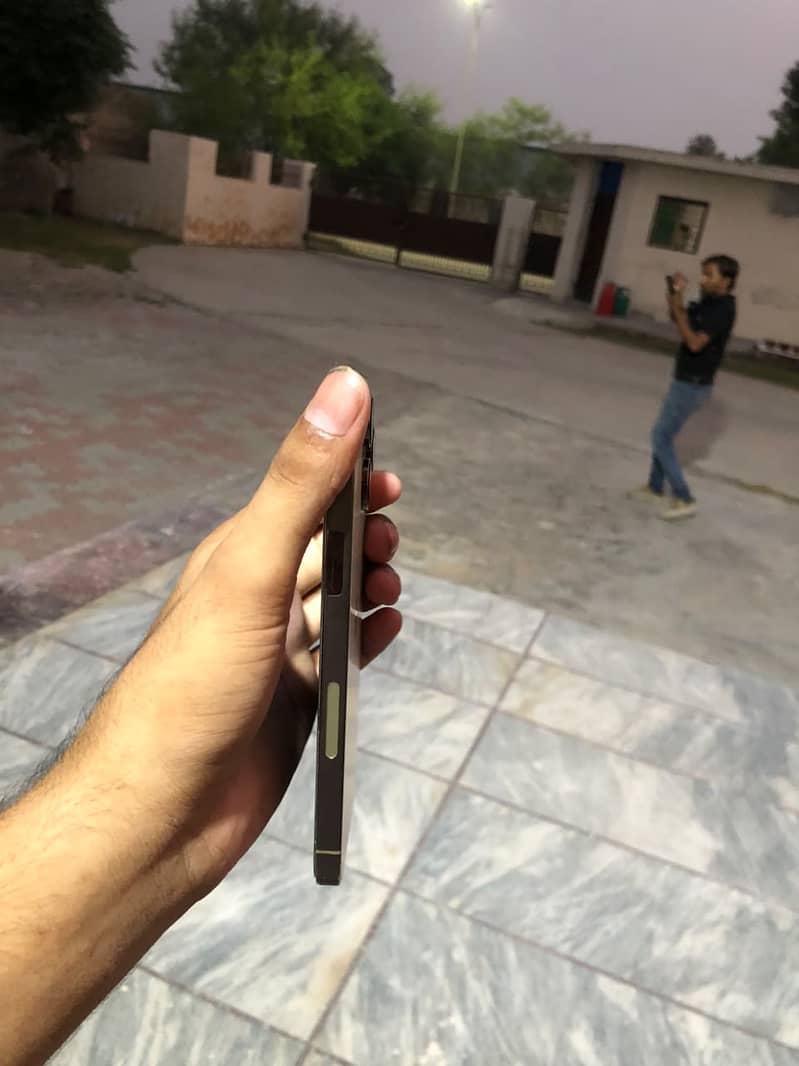 Apple iPhone 14 Pro Max 6