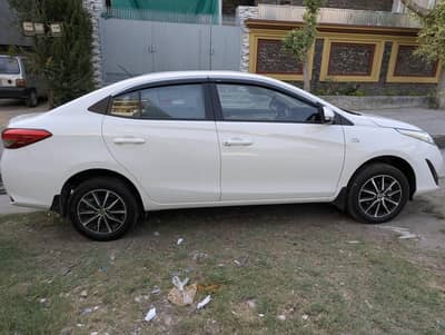 Yaris 1.3 ativ cvt 2022 home used 1st owner