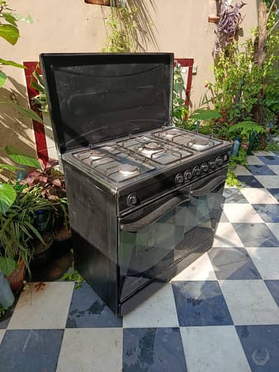 Cooking range in good condition
