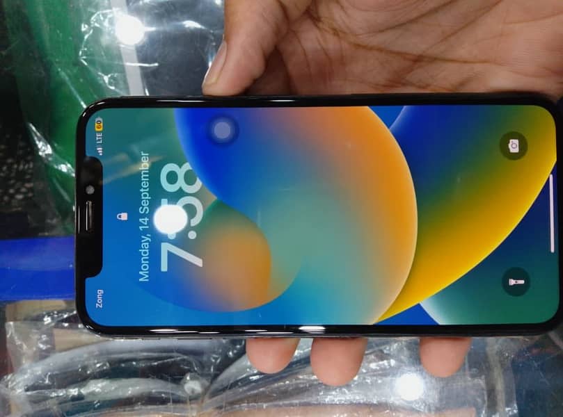 Apple iPhone X 5