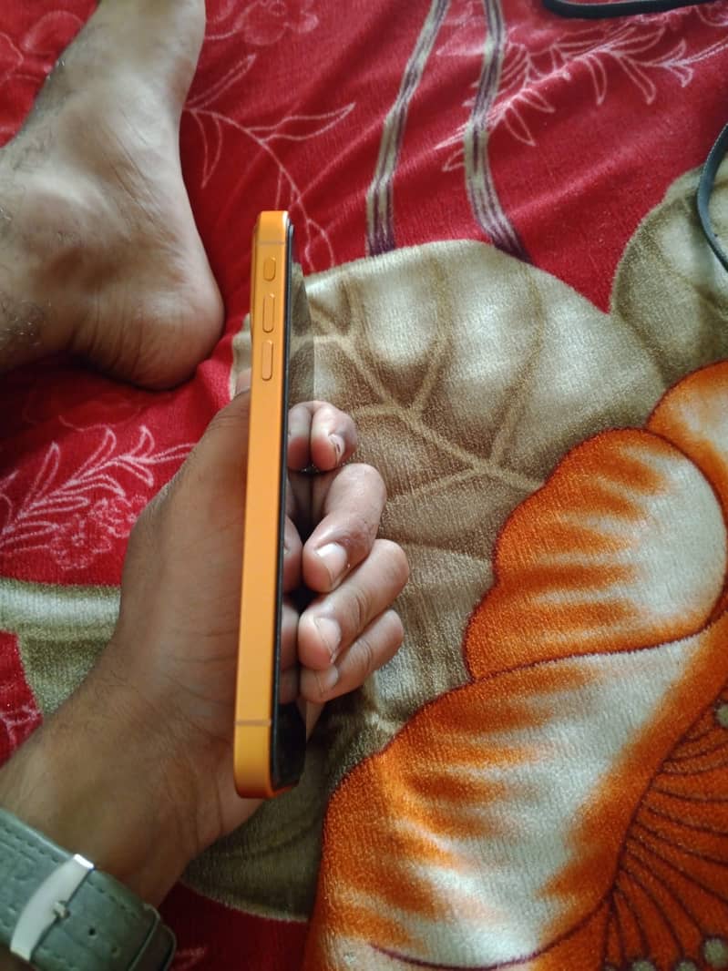 Apple iPhone 11 3